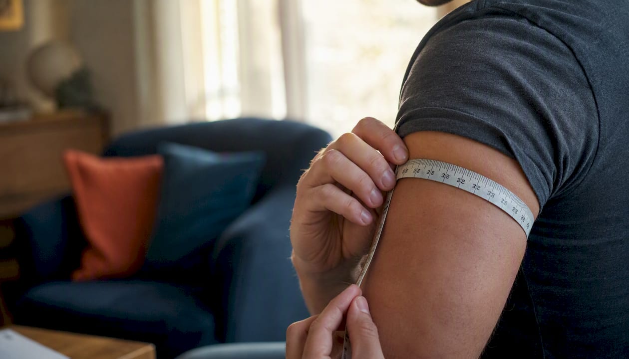 Hands measuring upper arm circumference